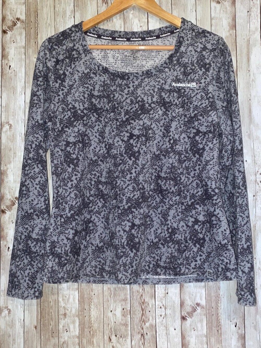 Women's Avalanche Gray & White Soft Long Sleeve Shirt Size Large